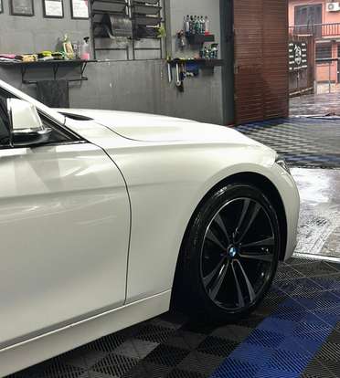 BMW-320i-2018