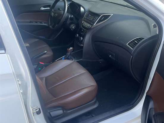 HYUNDAI-HB20X-1.6 16V PREMIUM FLEX 4P AUTOMÁTICO HYUNDAI-HB20X-2017