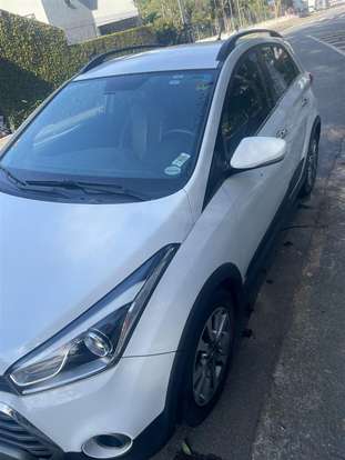HYUNDAI-HB20X-1.6 16V PREMIUM FLEX 4P AUTOMÁTICO HYUNDAI-HB20X-2017