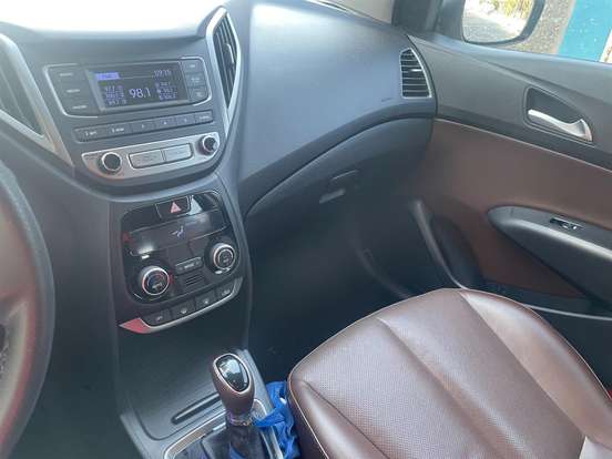 HYUNDAI-HB20X-1.6 16V PREMIUM FLEX 4P AUTOMÁTICO HYUNDAI-HB20X-2017