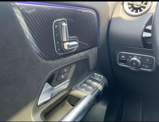 MERCEDES-BENZ-GLA 200-2022