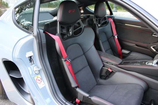 PORSCHE-718-2023
