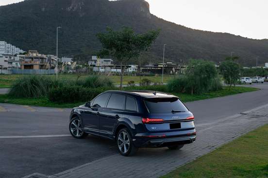 AUDI-Q7-2022
