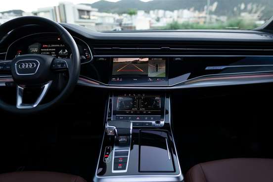 AUDI-Q7-2022