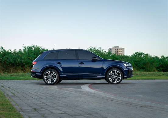 AUDI-Q7-2022