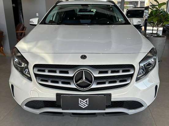 MERCEDES-BENZ-GLA 200-2017