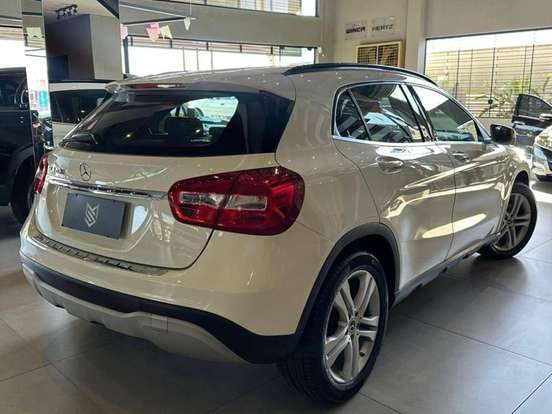 MERCEDES-BENZ-GLA 200-2017