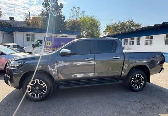 TOYOTA-HILUX-2022