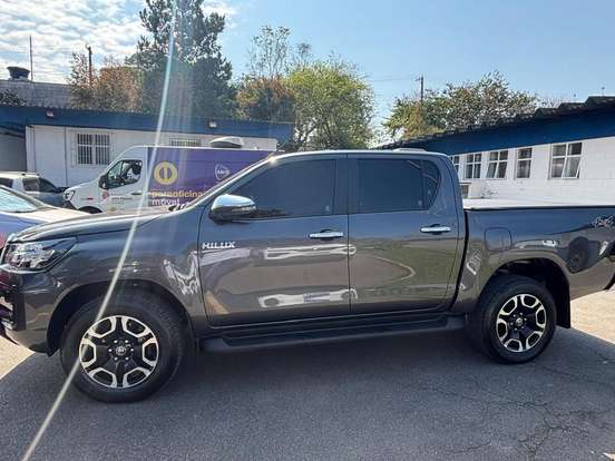 TOYOTA-HILUX-2.8 D-4D TURBO DIESEL CD SRV 4X4 AUTOMÁTICO TOYOTA-HILUX-2022