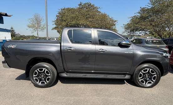 TOYOTA-HILUX-2022