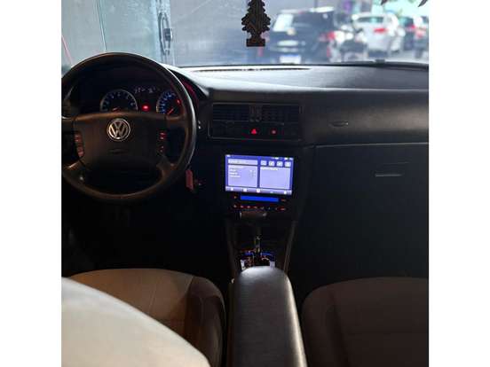 VOLKSWAGEN-GOLF-2010