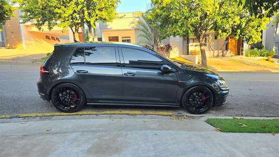 VOLKSWAGEN-GOLF-2015