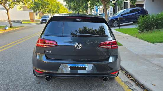 VOLKSWAGEN-GOLF-2015