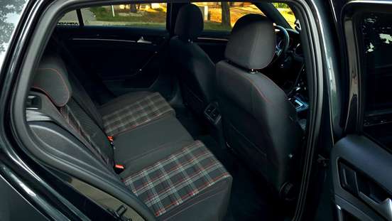 VOLKSWAGEN-GOLF-2015