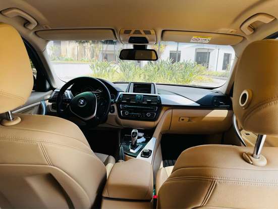 BMW-320i-2015