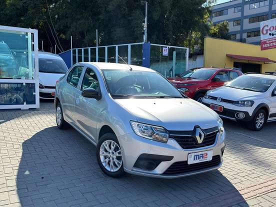 RENAULT-LOGAN-2022