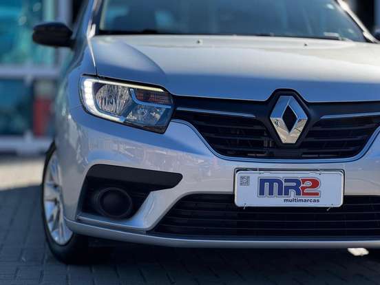 RENAULT-LOGAN-2022