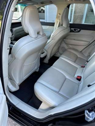 VOLVO-XC60-2018