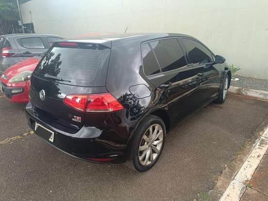 VOLKSWAGEN-GOLF-2014