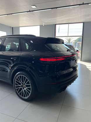 PORSCHE-CAYENNE-2023