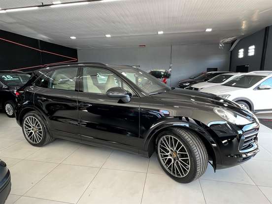 PORSCHE-CAYENNE-2023