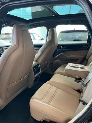 PORSCHE-CAYENNE-2023