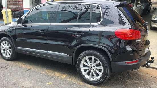 VOLKSWAGEN-TIGUAN-2012