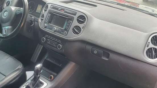 VOLKSWAGEN-TIGUAN-2012
