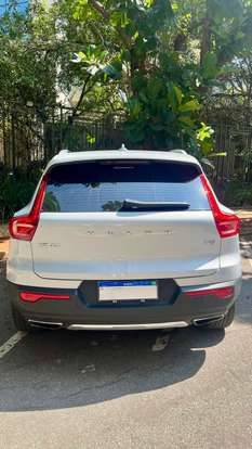 VOLVO-XC40-2020