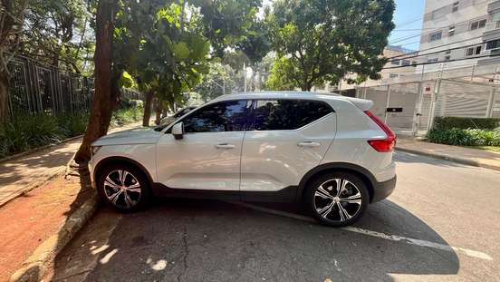 VOLVO-XC40-2020
