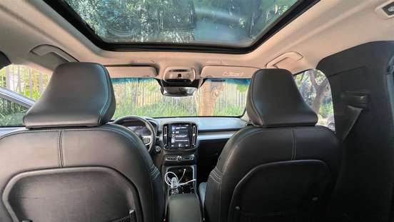 VOLVO-XC40-2020