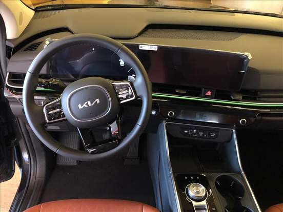 KIA-CARNIVAL-2024