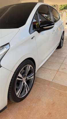 PEUGEOT-208-2016