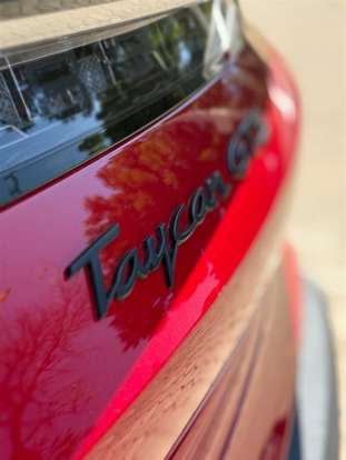 PORSCHE-TAYCAN-2023