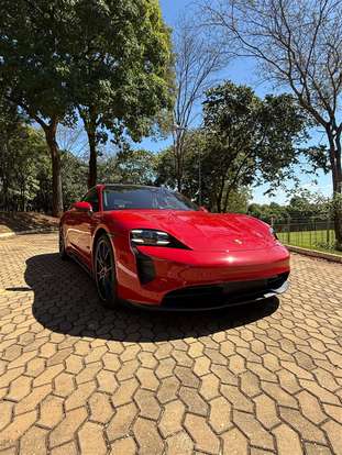 PORSCHE-TAYCAN-2023