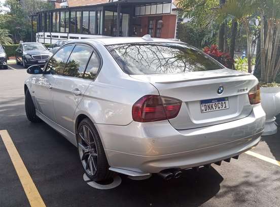 BMW-330i-2005