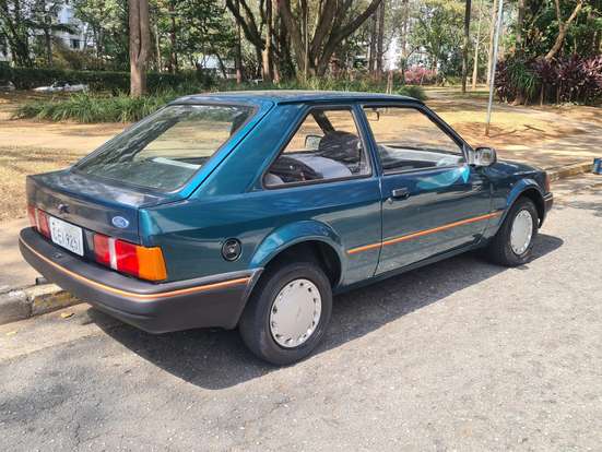 FORD-ESCORT-1996