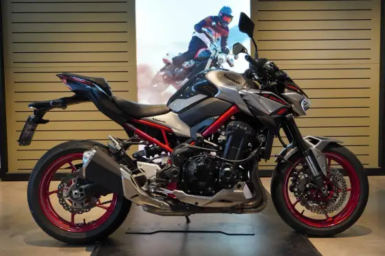 KAWASAKI Z900 