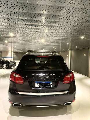 PORSCHE-CAYENNE-2011