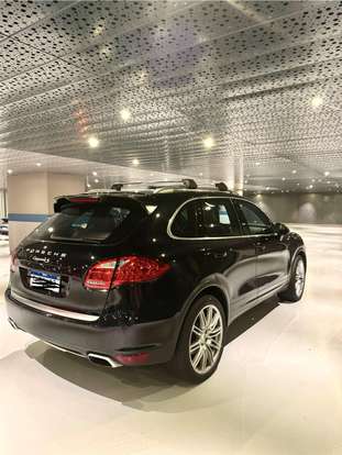 PORSCHE-CAYENNE-2011