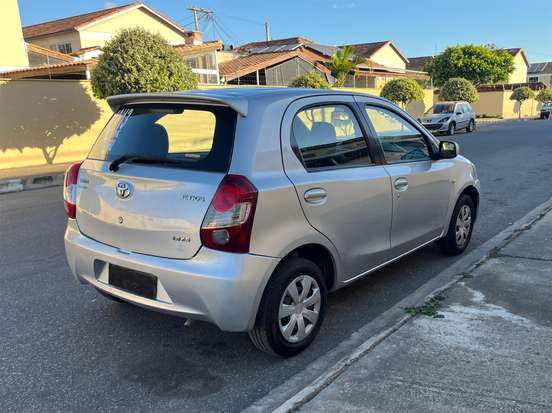 TOYOTA-ETIOS-1.3 XS 16V FLEX 4P MANUAL TOYOTA-ETIOS-2013