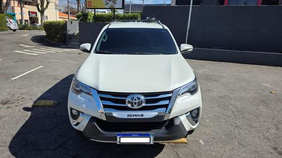 TOYOTA-HILUX SW4-2017