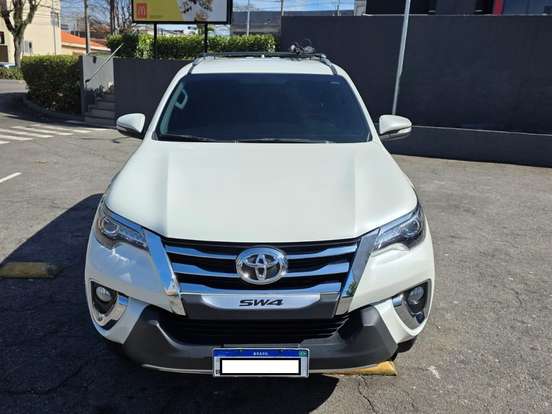 TOYOTA-HILUX SW4-2.8 SRX 4X4 7 LUGARES 16V TURBO INTERCOOLER DIESEL 4P AUTOMÁTICO TOYOTA-HILUX SW4-2017
