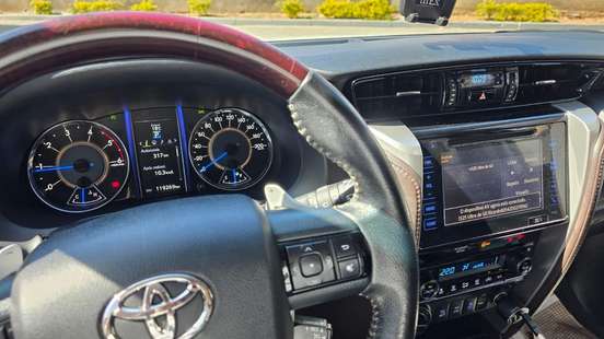 TOYOTA-HILUX SW4-2017