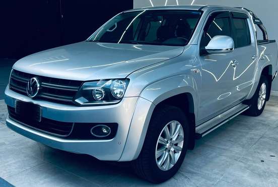 VOLKSWAGEN-AMAROK-2012