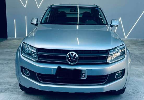 VOLKSWAGEN-AMAROK-2012