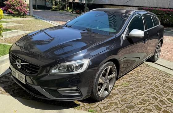 VOLVO V60 2.0 T5 R DESIGN DYNAMIC 16V TURBO GASOLINA 4P AUTOMATIZADO