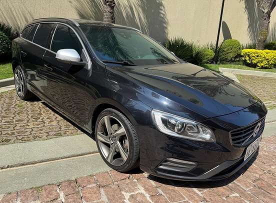 VOLVO-V60-2.0 T5 R DESIGN DYNAMIC 16V TURBO GASOLINA 4P AUTOMATIZADO VOLVO-V60-2014