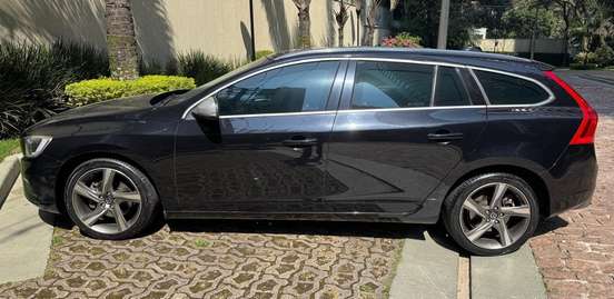 VOLVO-V60-2.0 T5 R DESIGN DYNAMIC 16V TURBO GASOLINA 4P AUTOMATIZADO VOLVO-V60-2014