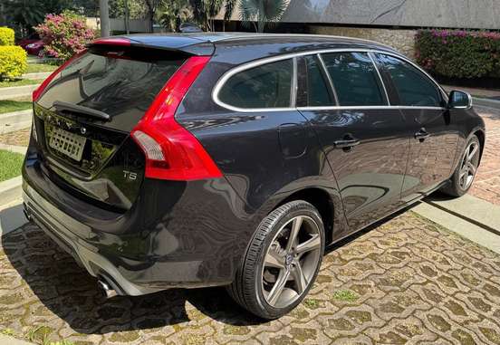 VOLVO-V60-2.0 T5 R DESIGN DYNAMIC 16V TURBO GASOLINA 4P AUTOMATIZADO VOLVO-V60-2014